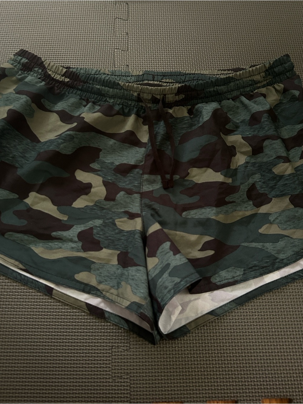 Old Navy Women's Green Camo Athletic Shorts